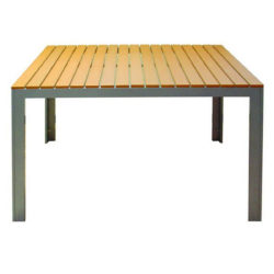 Stôl z oceľovej konštrukcie