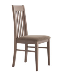 Drevená stolička, čalúnená